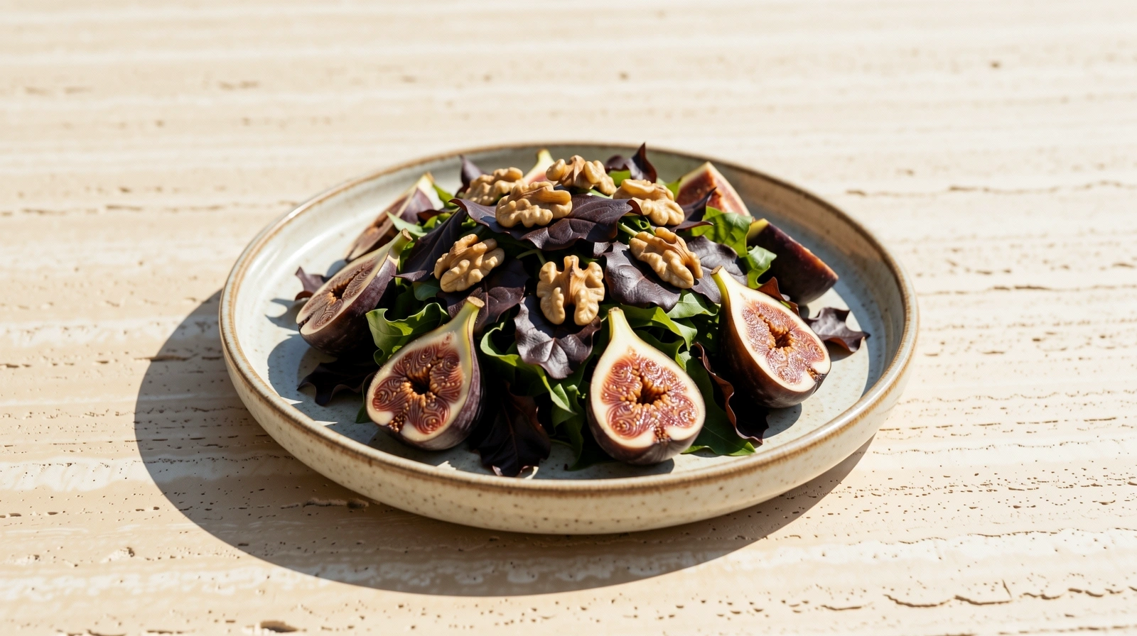Egészséges mediterrán saláta